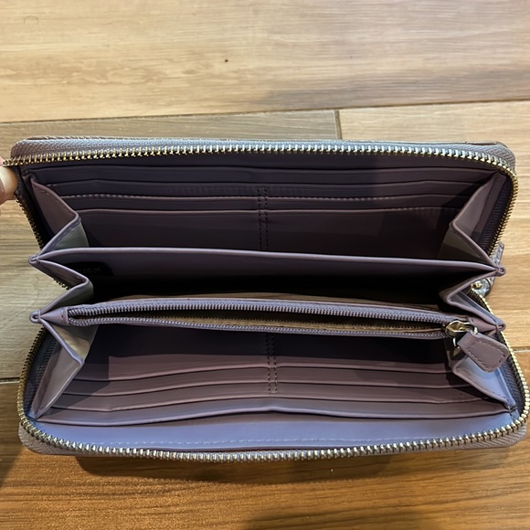 Coach Wallet Classic C Design - Lavender w/ Patent Leather & Silver Buckle - Picture 7 of 8